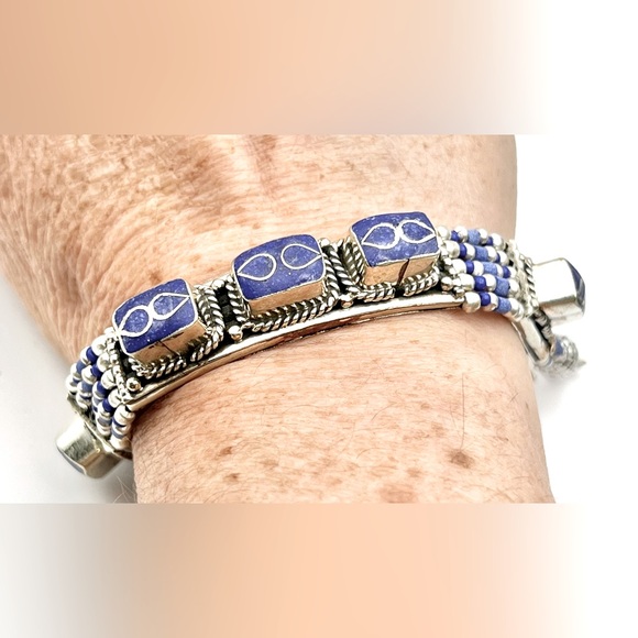 TIBETAN LAPIS LAZULI BRACELET - Picture 11 of 15